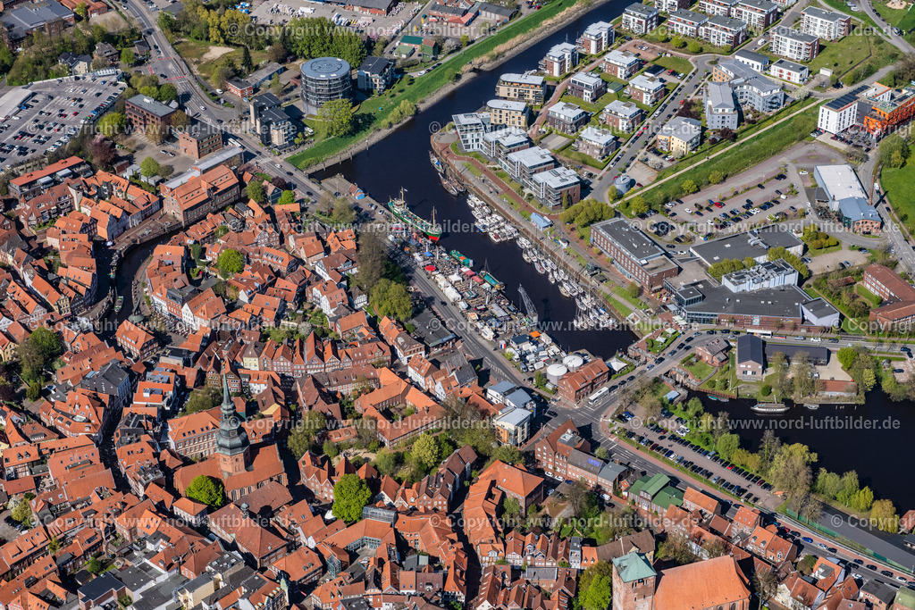 Stade_Altstadt_Craft_Beer_Festival_ELS_1022290423 | STADE 29.04.2023 Stadtzentrum im Innenstadtbereich mit Stadthafen und Hafencity in Stade im Bundesland Niedersachsen, Deutschland. // City center in the inner city area with the city harbor and Hafencity in Stade in the state of Lower Saxony, Germany. Foto: Martin Elsen
