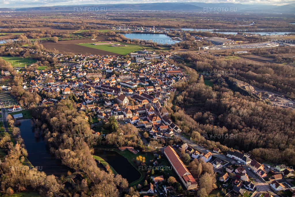 Vue aérienne: Vue de la ville à Lauterbourg dans le département Bas Rhin, France. Photo: IMG_135725.jpg prise le 03/01/2023 par Werner Riehm/FLY-FOTO.euRésolution de l'original: 4683 x 3122 px