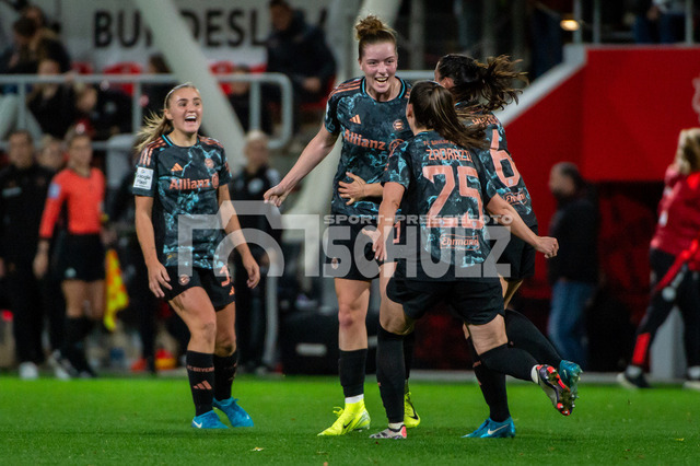 20241020NSZ_2067 | Freude beim Bayern über den Treffer zur 3:2 Führung um Torschützin Alara Sehitler (Bayern München,No.14) (Bldmitte)DEU, Leverkusen, 20.10.2024 Fußball, Frauen, Google Pixel Frauen-Bundesliga, Saison 2024/2025, 7. Spieltag, Bayer 04 Leverkusen - FC Bayern MünchenDIE DFB-RICHTLINIEN UNTERSAGEN JEGLICHE NUTZUNG VON FOTOS ALS SEQUENZBILDER UND/ODER VIDEOÄHNLICHE FOTOSTRECKEN - Realisiert mit Pictrs.com