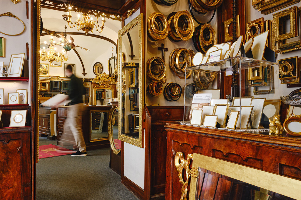 Bühlmayer Hofvergolder | WIen, Austria - April 29, 2025; C. Bühlmayer - K.u.K. Hofvergolder. - Realisiert mit Pictrs.com