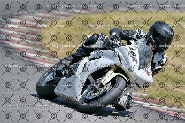 25bt04-1012 | markuskiefer.com - Realisiert mit Pictrs.com