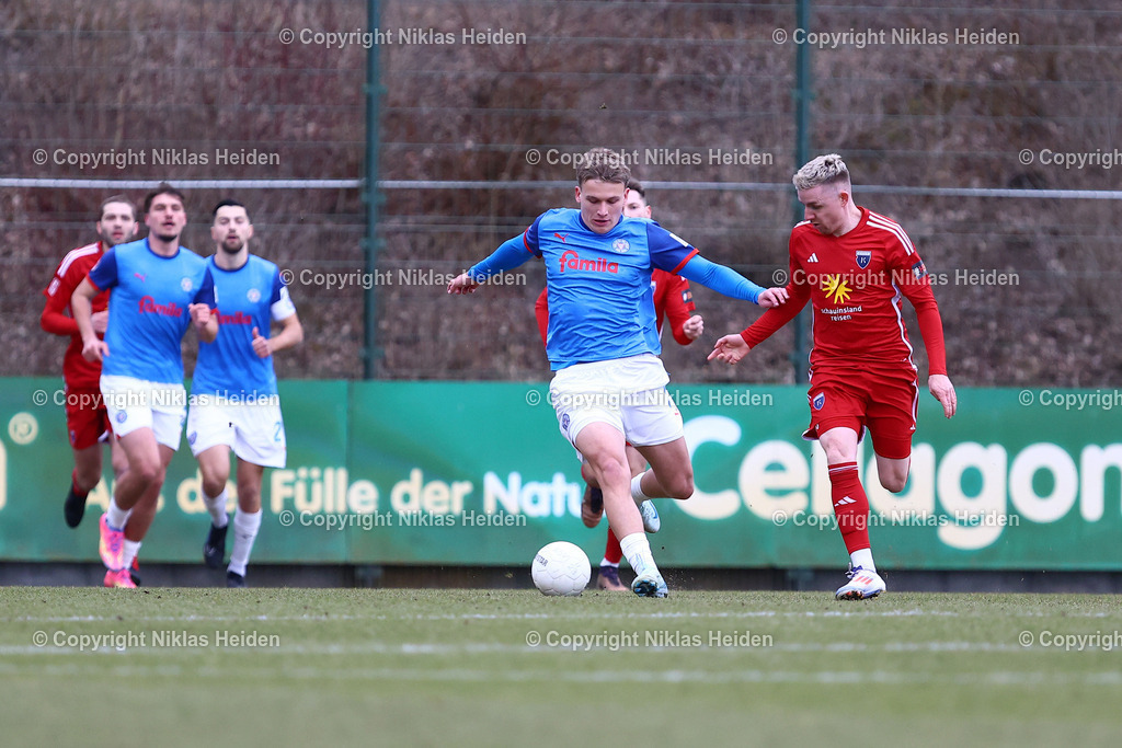 NH_HolsteinKielU23_KickersEmden_RegionalligaNord_16032025 | #22 Melvin Noah Zimmer (Holstein Kiel U23), #10 Tobias Steffen (Kickers Emden)Fußball I Herren I Regionalliga Nord I Saison 2024-2025 I 26. Spieltag I Holstein Kiel U23 - Kickers Emden I 16.03.2025 I Citti-Fußball-Park