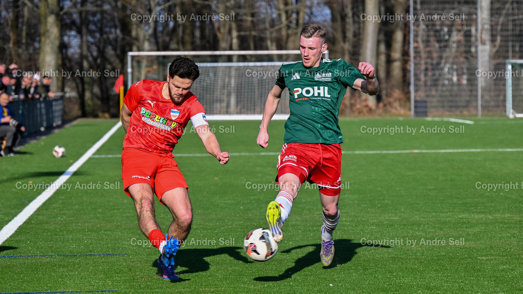 Inter Türkspor Kiel vs. MTSV Hohenwestedt | Serkan Yildirimer (Inter #7) vs Felix Ploog (MTSV #33) / Fußball-Oberliga Männer 2025/2026 / Inter Türkspor Kiel vs. MTSV Hohenwestedt / Hans-Mohr-Sportplatz / Kiel / 22.03.26 - Realisiert mit Pictrs.com