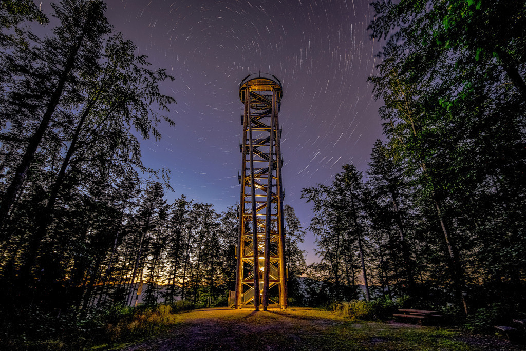 Urenkopfturm mit Sternspurem | Urenkopfturm mit Sternspurem - Realisiert mit Pictrs.com