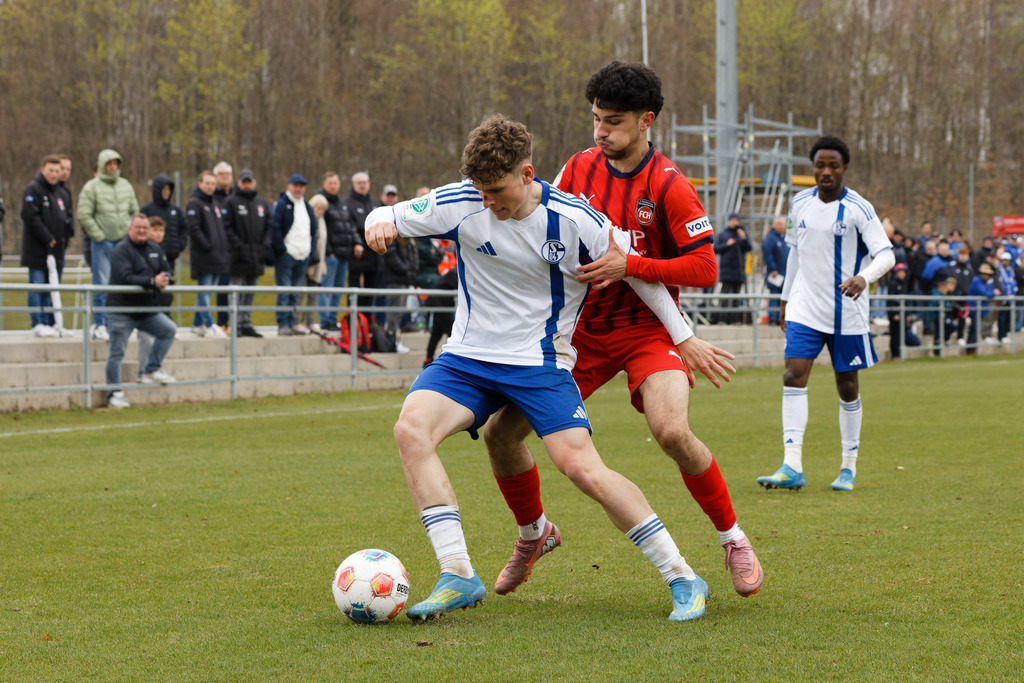 20260412-FCHS04_156 | 1.FC Heidenheim 1846 vs. FC Schalke 04, Fußball, U19, A-Junioren, NWL, U19-DFB-Nachwusliga, 2025/2026, 8. Spieltag, 12.04.2026 in Heidenheim, Walter-Birkhold-Jugendstadion (Foto: Michael Bulling) - Realisiert mit Pictrs.com