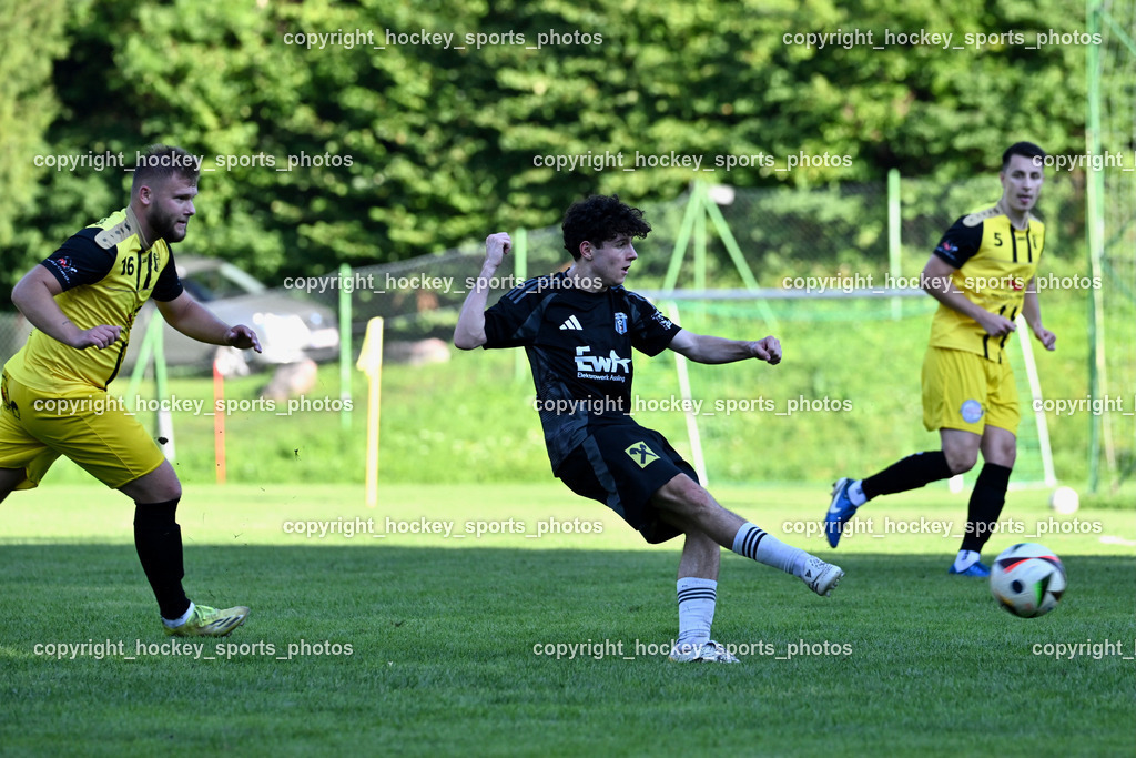 SV Arnoldstein vs. URC Thal Assling | #16 Luka Tolic SV Arnoldstein, #22 Samuel Stephan Schönegger Thal Assling, SV Arnoldstein vs. URC Thal Assling, SV Arnoldstein vs. URC Thal Assling am 09.08.2025 in Arnoldstein (Waldparkstadion Arnoldstein), Austria, (Photo by Bernd Stefan)