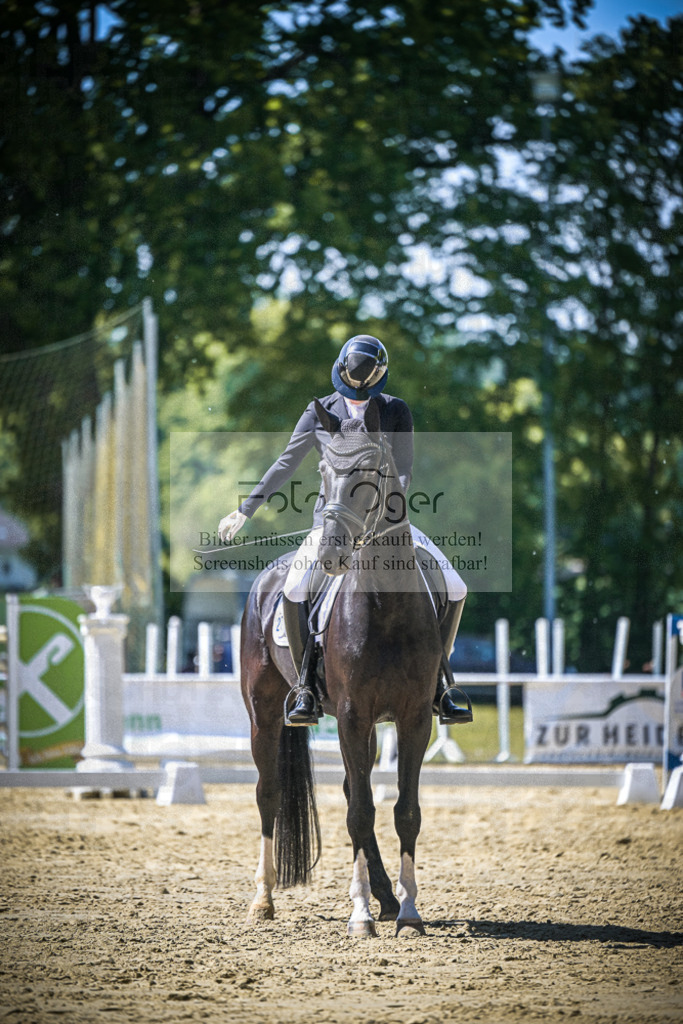 DOS_9325 | Entdecke hochwertige Reitturnierfotos von Foto Oger. Professionell, emotional und authentisch – jetzt Lieblingsmomente im Shop bestellen.Deutschlandweite Turnierfotografie. - Realisiert mit Pictrs.com