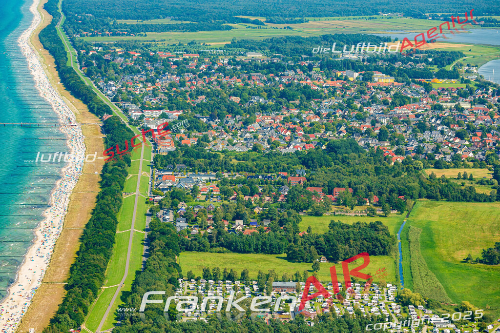 Stadt Zingst von Oben- Die Luftaufnahme wurde 2025 vom UL-Flugzeug heraus erstellt ( keine Drohnenaufnahme ) - Hochauflösende Luftaufnahme - für Wandbilder und großformatige Ausdrucke geeignet. Das besondere Geschenk!Hier alle&nbsp;Infos zur Lizenzierung der LuftaufnahmeWir fliegen auch dieses Jahr wieder in Ihre Region um Luftbilder zu erstellen.- Luftbild anfragen