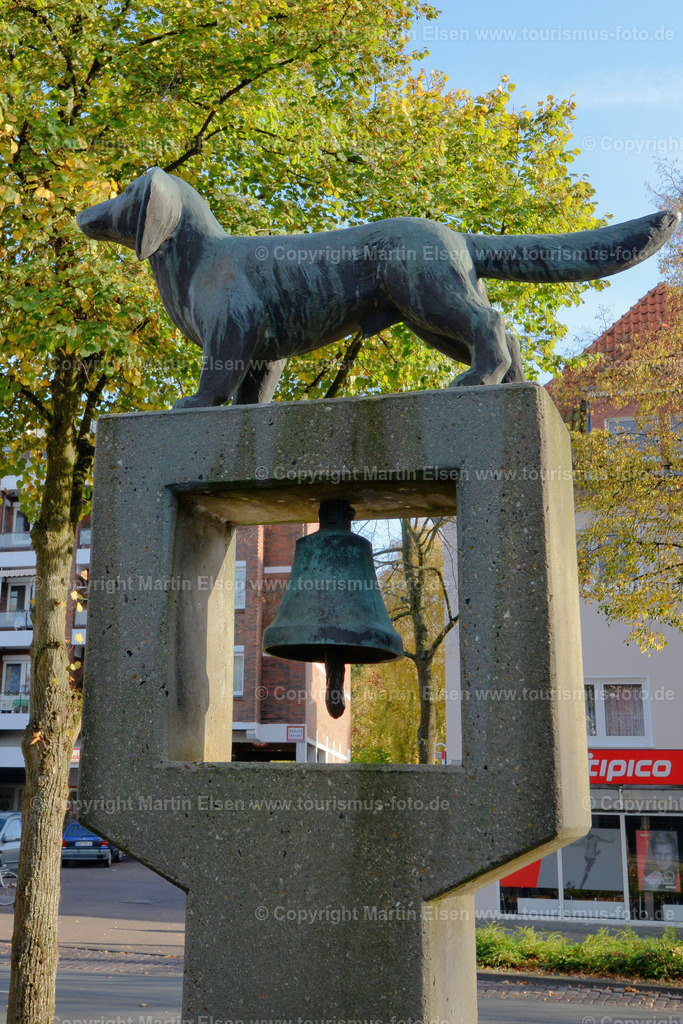 Buxtehude_ELS_4473aa | Buxtehude - Aufnahmedatum: 01.11.2014, Aufnahmehöhe:  m, Koordinaten:  - , Bildgröße: 2392 x  3584 Pixel - Copyright 2014 by Martin Elsen, Kontakt: Tel.: +49 157 74581206, E-Mail: info@schoenes-foto.deSchlagwörter:Foto,Tourismus,Kirche,Rathaus,NSB,Museum,Vivienstraße,Hafen,Nachtaufnahmen,BSV,Handball,Fleth, - Realisiert mit Pictrs.com