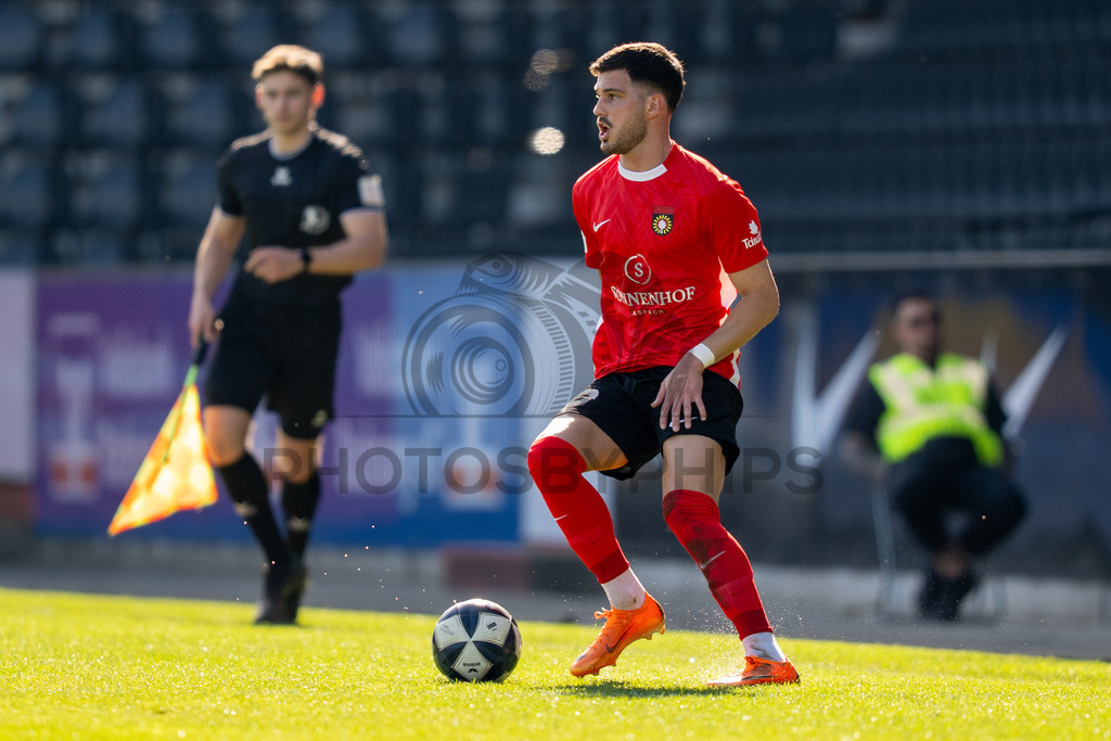 SG Sonnenhof Großaspach vs. KSV Hessen Kassel, Fussball, Regionalliga Südwest, 23. Spieltag, Saison 2025/2026, 07.03.2026 | Mert Tasdelen (SG Sonnenhof Großaspach, #10),SG Sonnenhof Großaspach vs. KSV Hessen Kassel, Fussball, Regionalliga Südwest, 23. Spieltag, Saison 2025/2026, 07.03.2026Foto: photosbyphips/Philip Ziegler