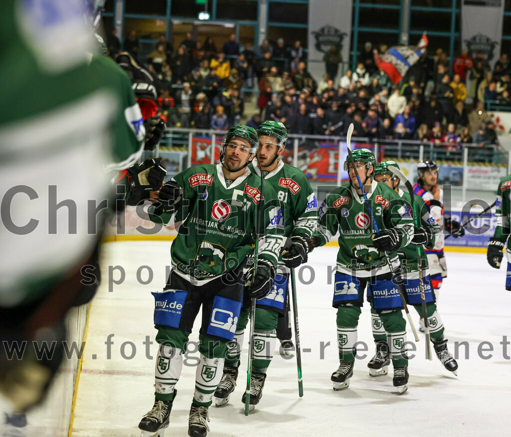 2023-11-03_084_TSV_Erding_gegen_ESC_Dorfen | Erding, Deutschland, 03.11.2023:
Eishockey, Bayernliga Vorrunde 2023 / 2024, 6. Spieltag, TSV Erding gegen ESC Dorfen, Endergebnis: 11:3

Philipp Michl (Erding Gladiators, #77)

Foto: Christian Riedel / fotografie-riedel.net