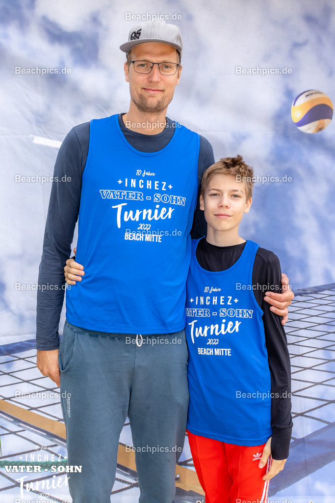 2022-00063113-Vater-Sohn-Turnier-Teamfotos-2 | 26.05.2022; Berlin Foto: Gerold Rebsch - www.beachpics.de