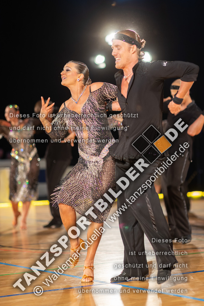 20260322-00697 | Hier finden Sie Tanz Bilder vom Latein und Standard Formationen tanzen. Sportbilder vom Tanzsport. Schöne Fotos und von Weltmeisterschaft, Europameisterschaft, Bundesliga, Regionalliga, Oberliga und Landesliga sowie von GOC Stuttgart, DanceComp, WM Bremen