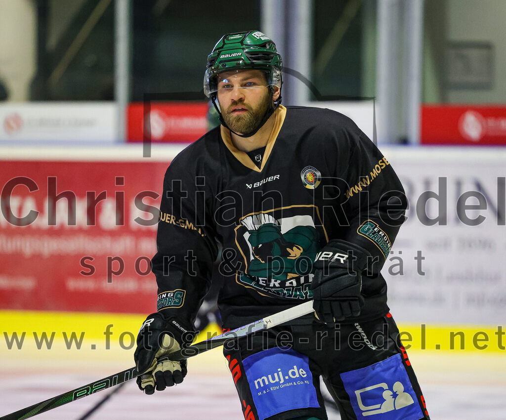 2025-12-05_007_TSV_Erding_gegen_Stuttgart_Rebels | Erding, Deutschland, 05.12.2025:Eishockey, Oberliga Süd 2025 / 2026, 23. Spieltag, TSV Erding gegen Stuttgart Rebels, Endergebnis: 5:6Markus Eberhardt (Erding Gladiators, #94)Foto: Christian Riedel / fotografie-riedel.net