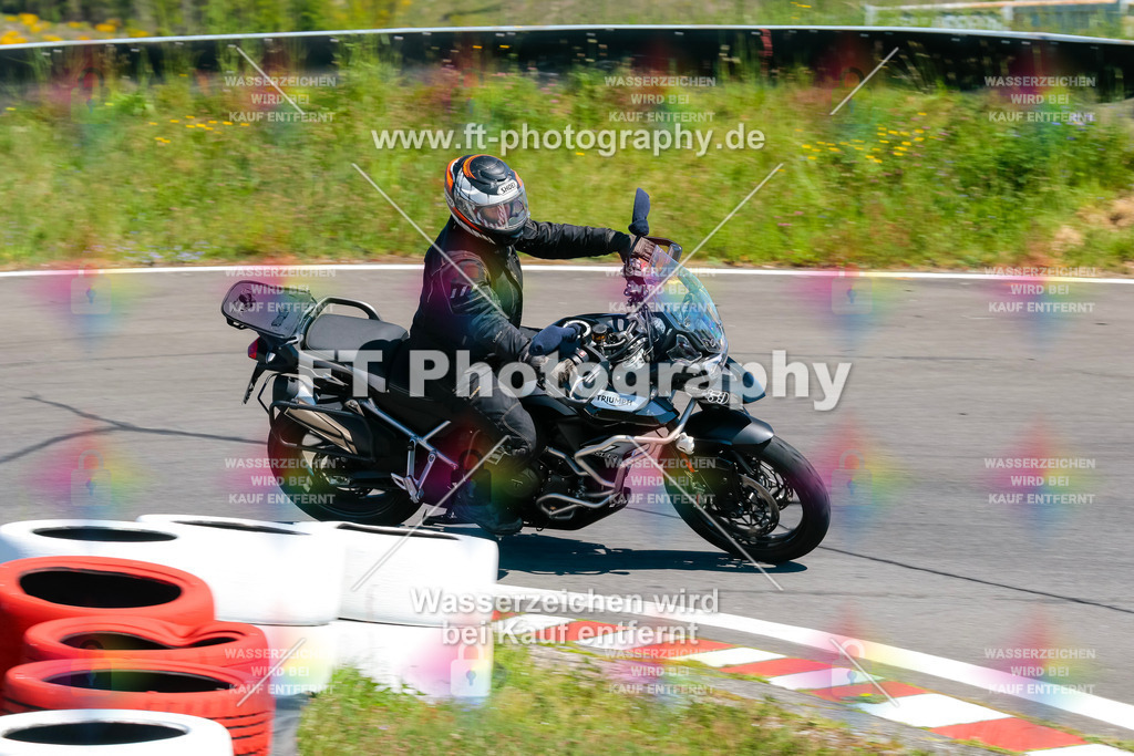 Moto-TeamOBK-22348 | Hier findet Ihr Bilder von Touristenfahrten auf der Nürburgring Nordschleife oder von anderen Veranstaltungen die ich besucht habe. Viel Spass beim Durch Schauen 