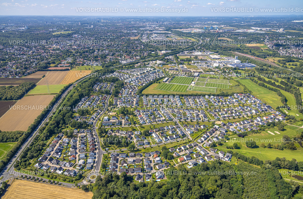 Dortmund240800390 | Luftbild, BVB 09 Borussia Dortmund Trainingszentrum an der Adi-Preißler-Allee, Fußballfelder, Wohnanlage Brackeler Feld Hohenbuschei, Brackel, Dortmund, Ruhrgebiet, Nordrhein-Westfalen, Deutschland