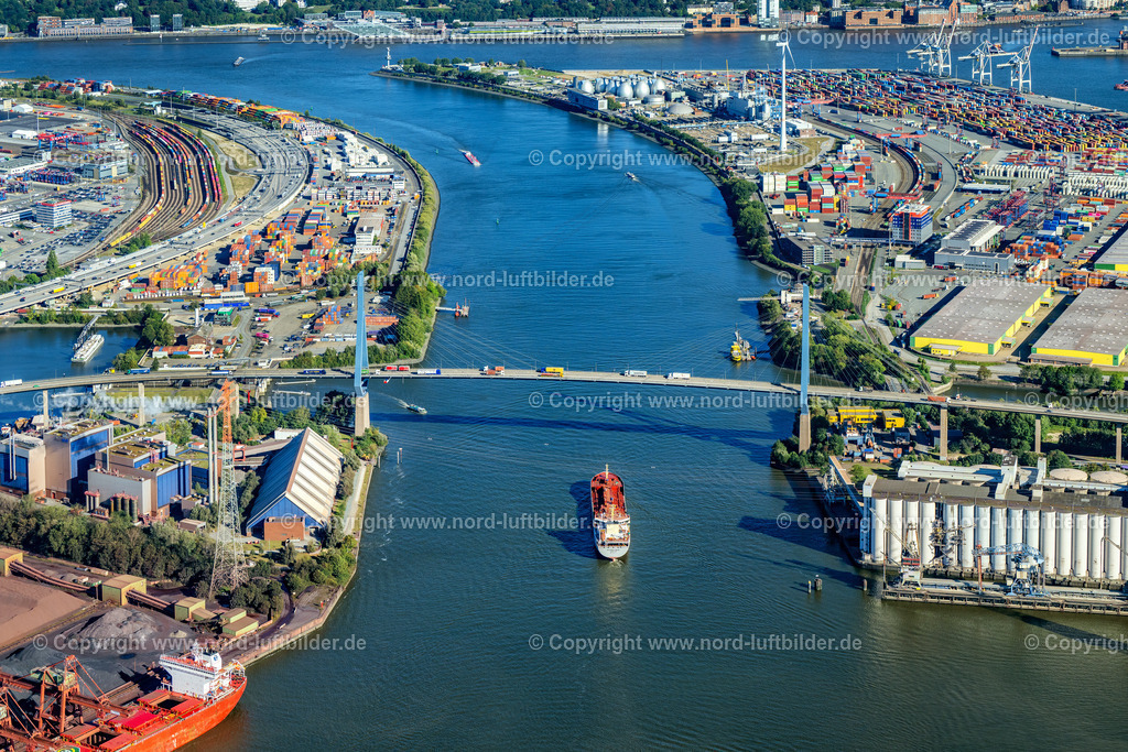 Hamburg_Köhlbrandbrücke_ELS_5958250925 | HAMBURG 25.09.2025 Fluß - Brückenbauwerk einer Schrägseilbrücke " Köhlbrandbrücke " während des Köhlbrandbrückenlauf über dem Rugenberger Hafen im Ortsteil Steinwerder in Hamburg, Deutschland. Weiterführende Informationen bei: Freie und Hansestadt Hamburg Landesbetrieb Straßen, Brücken und Gewässer,  HPA Hamburg Port Authority. // River - bridge construction Koehlbrandbruecke on Koehlbrandbrueckenlauf over the port Rugenberger Hafen in the district Steinwerder in Hamburg, Germany. Further information at: Freie und Hansestadt Hamburg Landesbetrieb Strassen, Bruecken und Gewaesser,  HPA Hamburg Port Authority. Foto: Martin Elsen