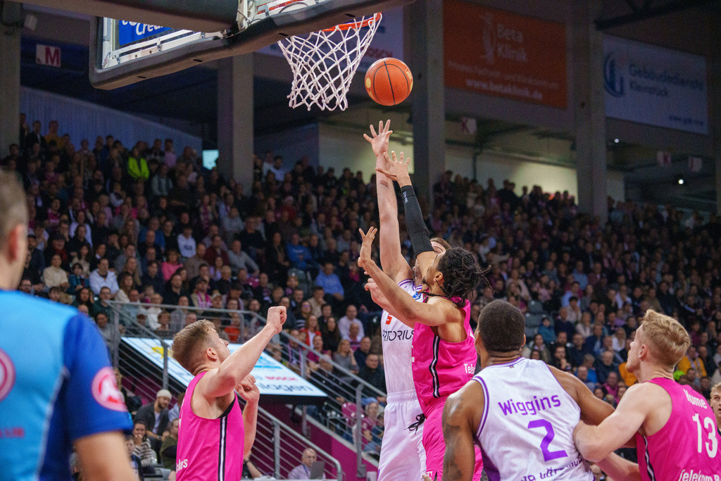 BBL, Deutsche Basketball Bundesliga Saison 2024/25, 14. Spieltag: Telekom Baskets gegen BG Göttingen | 29.12.2024 BBL, Deutsche Basketball Bundesliga Saison 2024/25, 14. Spieltag: Telekom Baskets gegen BG GöttingenBild: - Realisiert mit Pictrs.com
