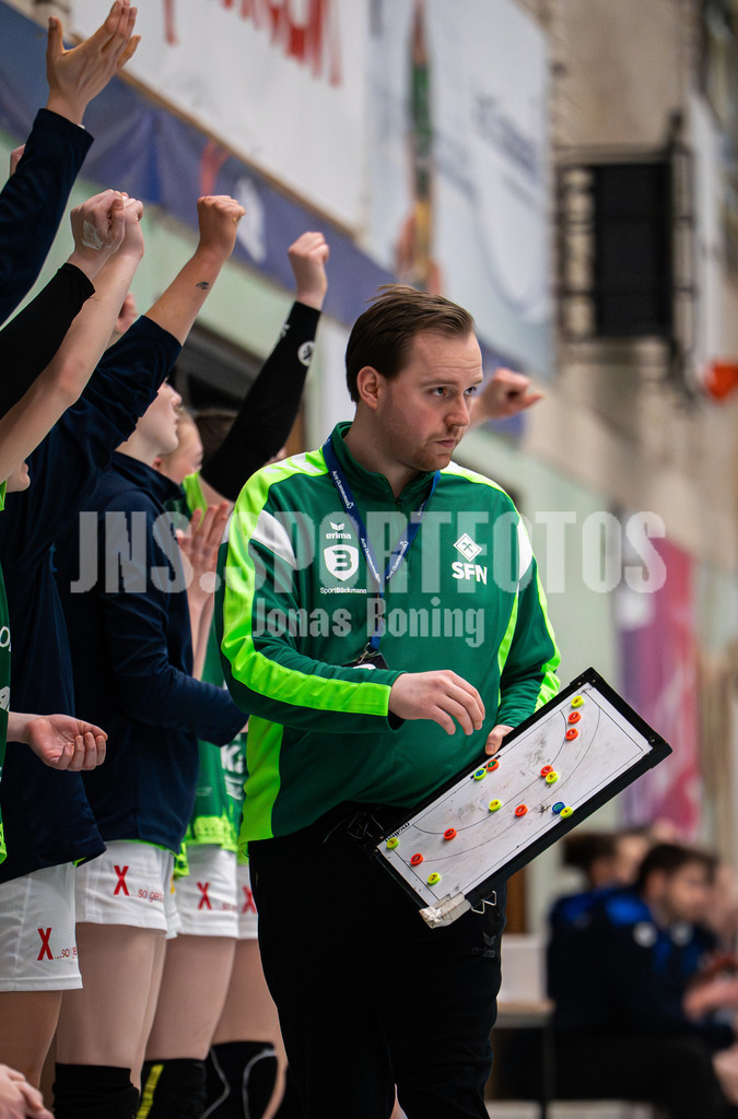 Handball I Frauen I Saison 2025-2026 I 3. Liga Staffel Nord I 13. Spieltag I SC SFN Vechta -Buxtehuder SV II-62 | Simon Schreiner (SC SFN Vechta) - Realisiert mit Pictrs.com