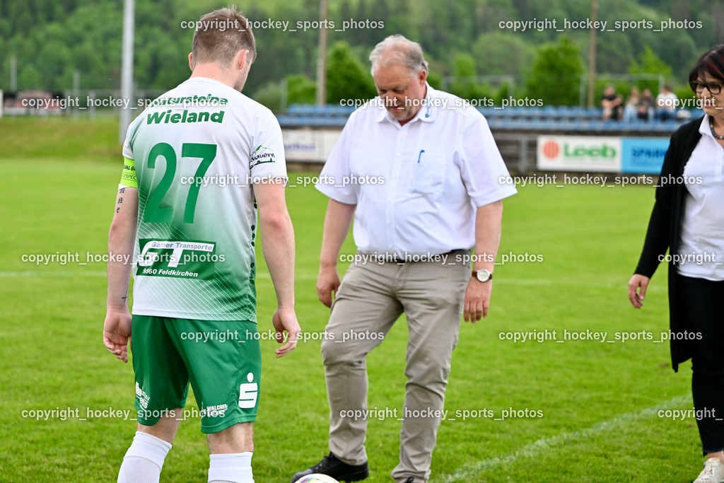 SV Feldkirchen vs. ATSV Wolfsberg 26.5.2023 | #27 Michael Groinig, Ehrenanstoss, Bürgermeister Feldkirchen Martin Treffner, Ballspende