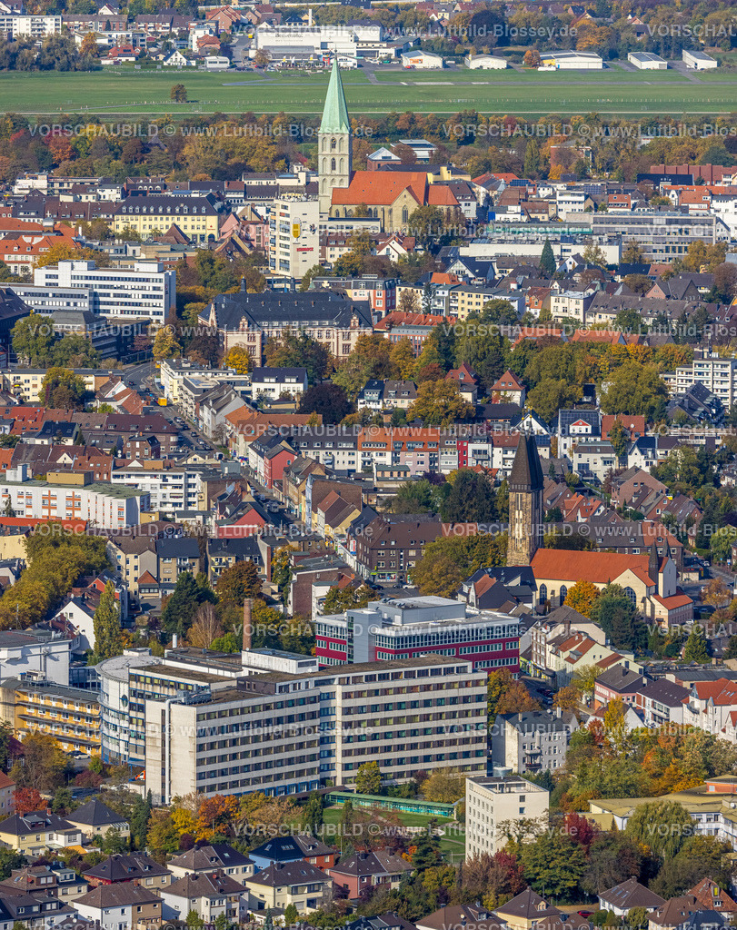 Hamm221003251 | Luftbild, Skyline City, von vorne nach hinten: evang. Krankenhaus Hamm, kath. Liebfrauenkirche St. Franziskus von Assisi, evang. Pauluskirche, Rathaus Hamm, Flugplatz Hamm, Mitte, Hamm, Ruhrgebiet, Nordrhein-Westfalen, Deutschland