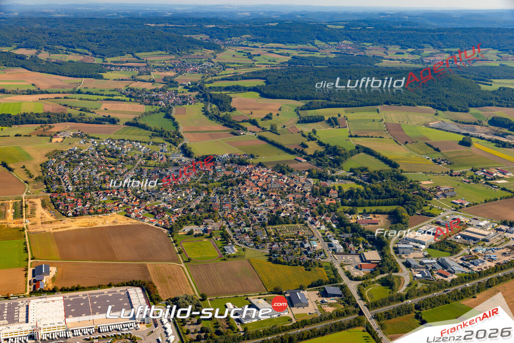 Luftaufnahme von Buttenheim - Die Luftaufnahme wurde 2025 vom UL-Flugzeug heraus erstellt ( keine Drohne ) - Hochauflösende Luftaufnahme - für professionelle Ausdrucke geeignet. Die Geschenkidee !Mit Lizenz und Bildrechte bestellbar