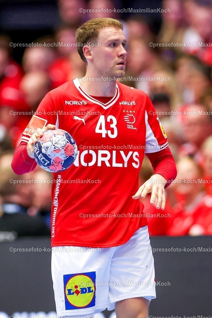 EHF16012602175 | 16.01.2026, Handball, Men's EHF EURO 2026, Dänemark - Nordmazedonien, Jyske Bank Boxen in Herning, Dänemark, Preliminary Round:  Simon Bogetoft Pytlick (Denmark #43) 