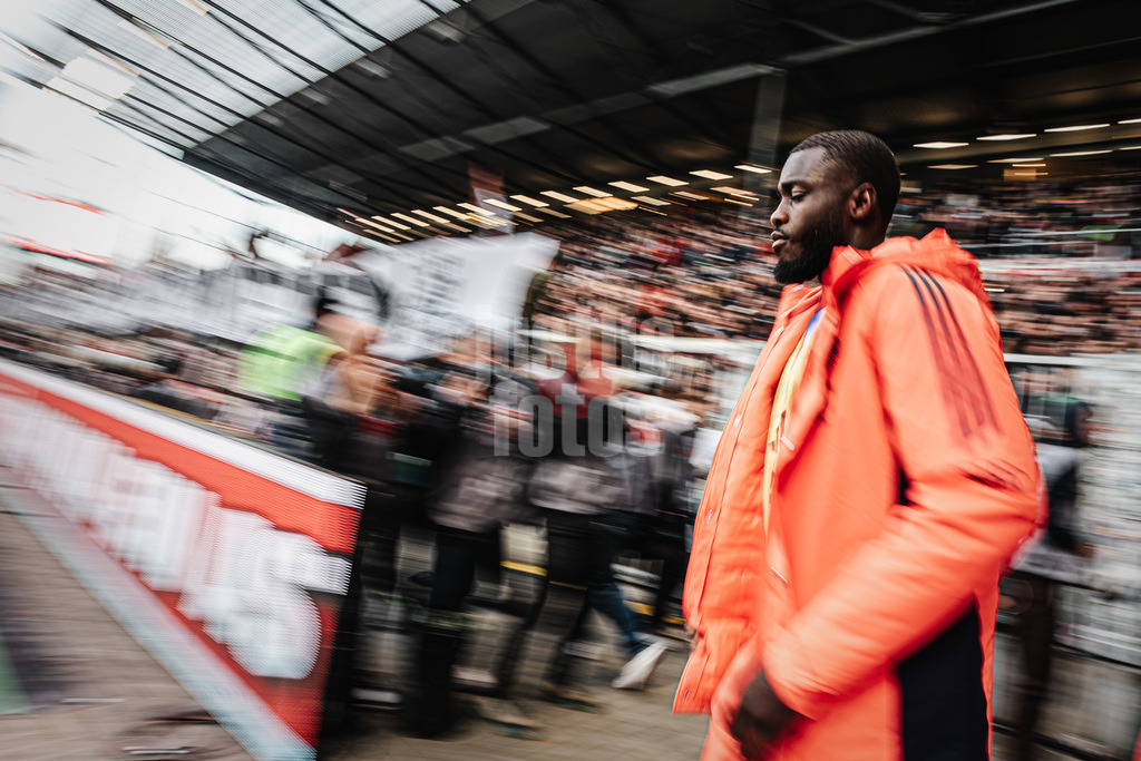 Fußball | Männer | Saison 2025/2026  | Fußball-Bundesliga | 29. Spieltag | FC St. Pauli vs. FC Bayern München | 11.04.2026 | Dayot Upamecano (#2, FC Bayern München) auf dem Weg ins Stadion Langzeitbelichtung