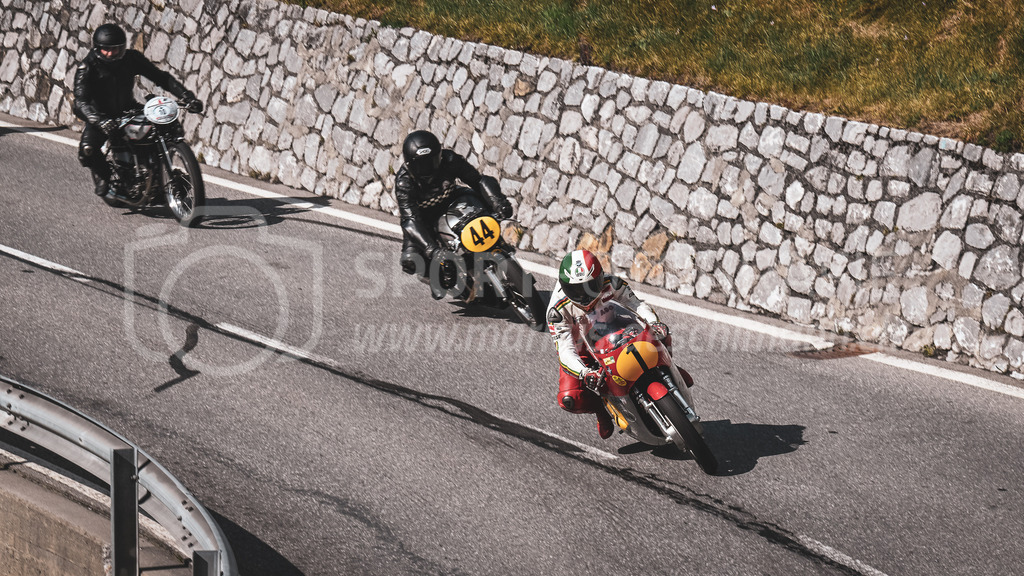 19. Arosa ClassicCar 2023 - 2. September 2023 | 19. Arosa ClassicCar 2023
Arosa, Schweiz
Agostini Giacomo aus Bergamo mit der Startnummer 1 auf einer MV Agusta 500 Dreizylinder, Jahrgang 1967, in der Klasse Motorräder.
@arosaclassiccar, @arosa.official, #arosaclassiccar, #arosa, #76curves, #classiccar
Bild: Sportfotografie Markus Aeschimann | www.markus-aeschimann.ch - Realisiert mit Pictrs.com