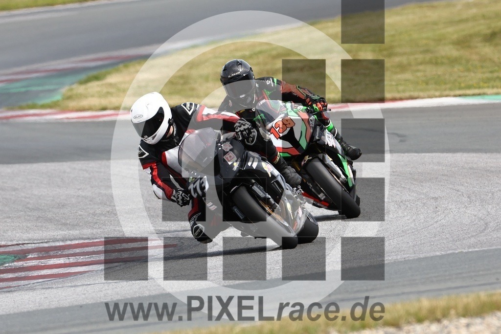 0273-20240718_03342 | Schöne Erinnerungen an spannende Momente - das festzuhalten ist unser Job. PIXELrace.de ist seit 2003 auf den Rennstrecken Europas unterwegs um die Action draußen beim Fahren und die wunderbare Stimmung imm Fahrerlager für euch einzufangen.
