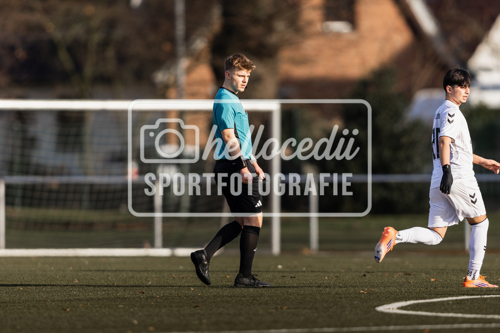 Fußball I Herren I Saison 2025-2026 I Freundschaftsspiel I VFL Osnabrück A-Junioren - JFV Bremen-038 | Nico Krone (Schiedsrichter) - Realisiert mit Pictrs.com