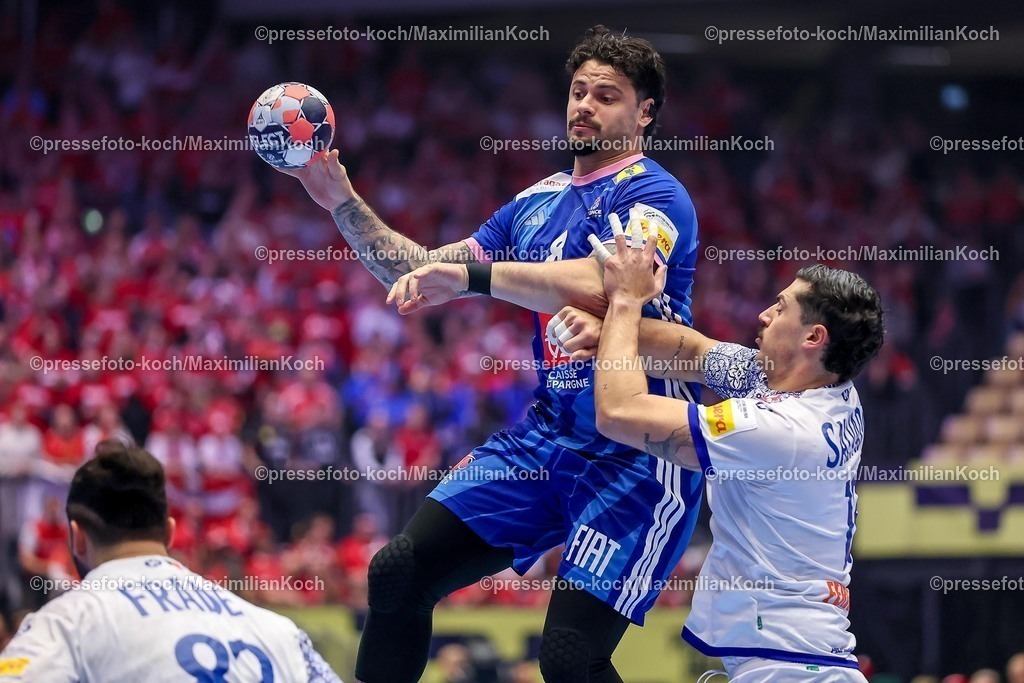 EHF24012601003 | 24.01.2026, Handball, Men's EHF EURO 2026, Frankreich - Portugal, Jyske Bank Boxen in Herning, Dänemark, Main Round:  Elohim Prandi (France #08) im Zweikampf gegen   Rocha Nogueira (Portugal #13)