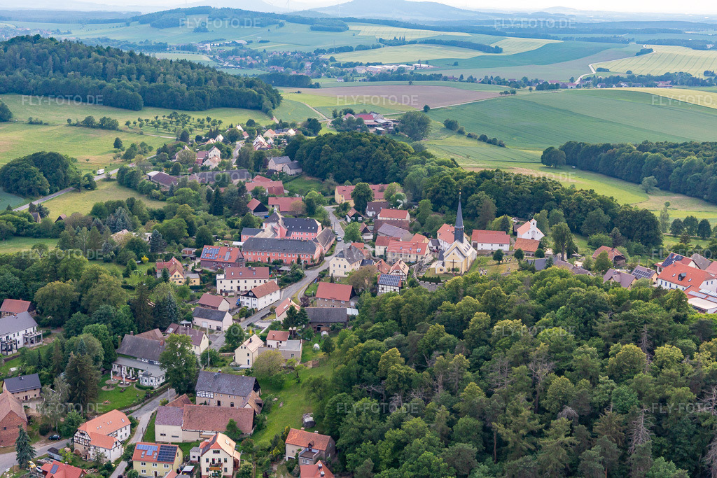 Luftbild: St. Wenzeslaus im Ortsteil Jauernick-Buschbach in Markersdorf im Bundesland Sachsen in Deutschland. – Foto: IMG_141655.jpg vom 23.05.2024 durch Werner Riehm/FLY-FOTO.de – Auflösung des Originals: 5472 x 3648 px – Katholische Pfarrgemeinde Heiliger Wenzel in Görlitz