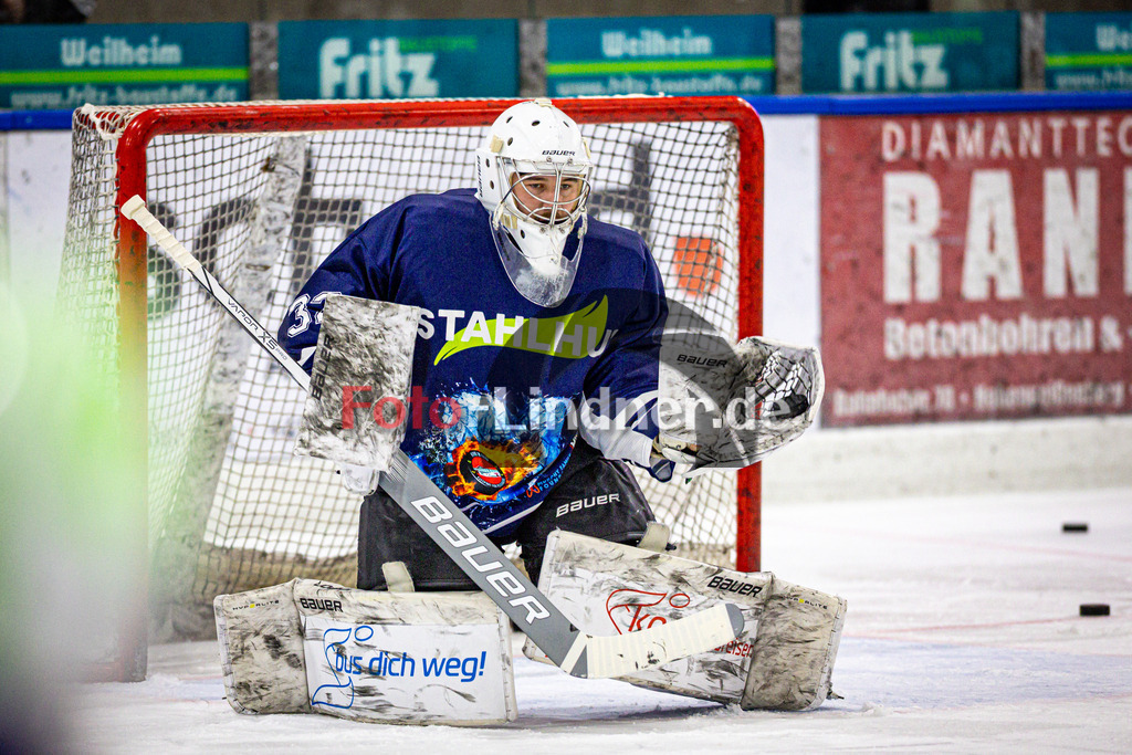 Peißenberg MINERS gegen ESV Burgau 2000 | Eishockey Bayernliga 2025/26 Vorrunde 21. Spieltag, Peißenberg MINERS gegen ESV Burgau 2000, 20251226,Hannes KIEFER (MINERS 32) in Aktion, Aufwärmen,2025-12-26 in Peißenberg (flatbuy Arena Peißenberg), Hannes KIEFER (MINERS 32)Copyright: WolfgangxLindner www.foto-lindner.de