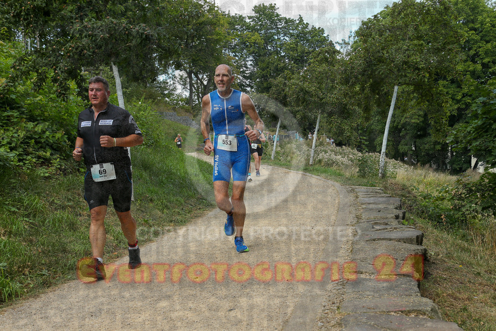 250824_1256_EX1_0973 | Sportfotografie im Rhein-Sieg Kreis, Köln, Bonn, NRW, Rheinland Pfalz, Hessen, etc. Unser Tätigkeitsfeld umfasst den Laufsport vom Volkslauf über den Marathon, Duathlon, Triathon bis zum Ultralauf wie Kölnpfad Ultra oder Schindertrail.