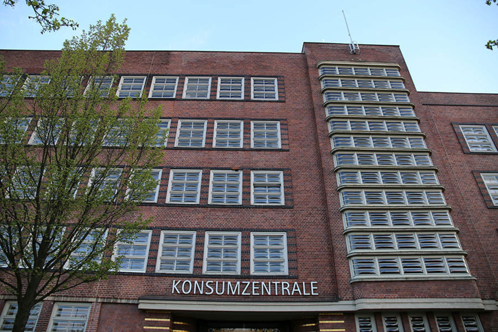 Konsumzentrale | Entdecke über 20 Kategorien Leipzig-Motive: Foto-Downloads, hochwertige Poster, Leinwand- & Fine-Art-Prints. Jetzt Lieblingsfoto im Bildlexikon Leipzig Shop bestellen!