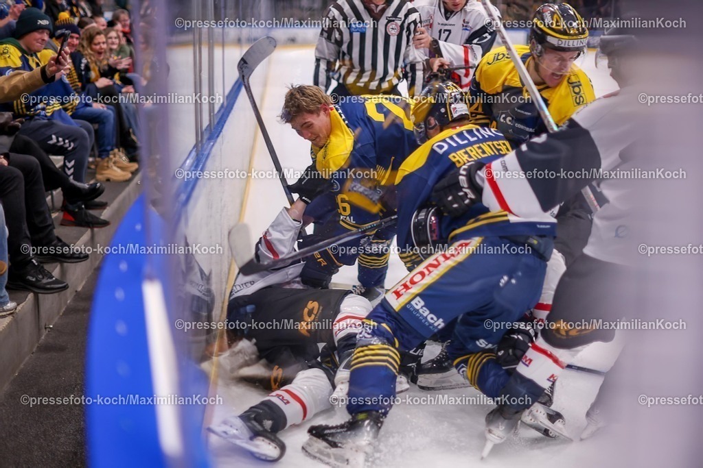 BFX27012600008 | 27.01.2026, Eishockey, Metal Ligaen Denmark, Herning Blue Fox - Frederikshavn White Hawks, KVIK Hockey Arena in Herning, Dänemark: a parallel film shoot for a Danish feature film scheduled for release in 2027 with players of the fictional team Aarhus Guardians.