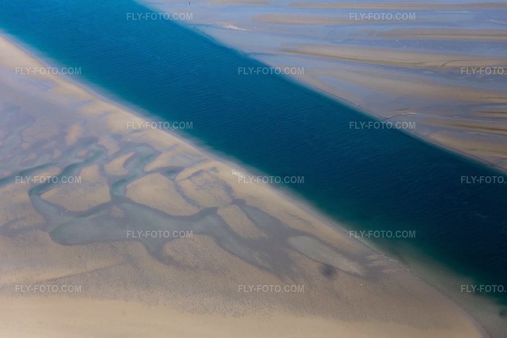 Aerial view: Priel to the sandbank Peter Meyers in Fanø in the state South Denmark, Denmark.Photo: IMG_118676.jpg taken on 09/21/2019 by Werner Riehm/FLY-FOTO.comResolution of the original: 5472 x 3648 px