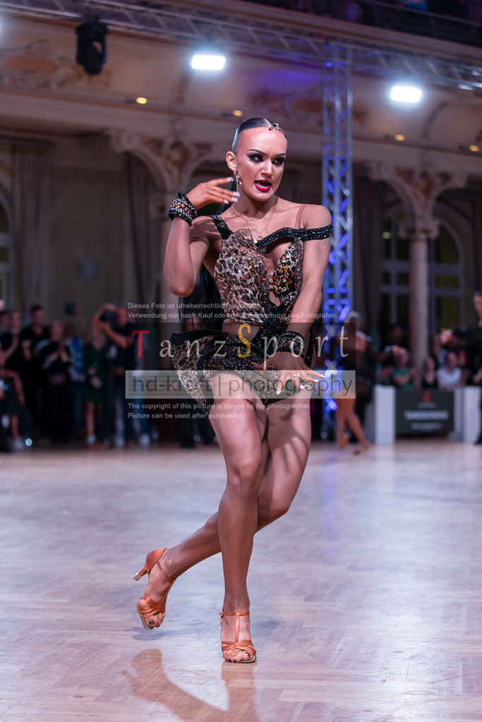 20240706_WDSF_WO_Latin_11828 | Tanzsportbilder, Standardtanz, Lateintanz, WDSF, DTV, LTVB, dancecomp, goc, hessen tanzt, blaues band der spree, walzer, tango, wiener walzer, slowfox, quickstepp, samba, rumba, cha-cha-cha, paso doble. jive, hd-kroft photography, turniertanzsport