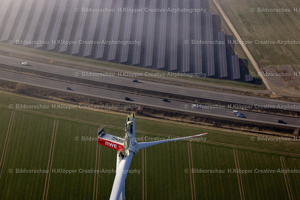 Luftbild Bedburg-8865 | Luftbildfotografie Flügelbruch einer WEA Windkraftanlage in Bedburg im Bundesland Nordrhein-Westfalen, Deutschland - Realized with Pictrs.com