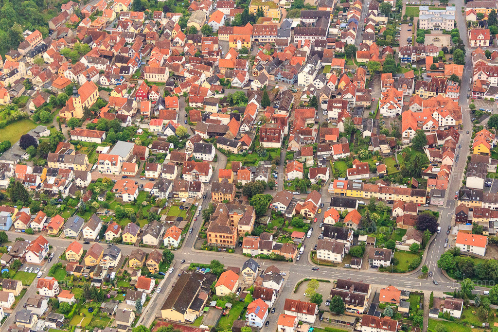 Luftbild: Beethovenstraße und Goetheschule in Hemsbach im Bundesland Baden-Württemberg in Deutschland. – Foto: IMG_089252.jpg vom 25.05.2016 durch Werner Riehm/FLY-FOTO.de – Auflösung des Originals: 4950 x 3300 px – Goetheschule Hemsbach