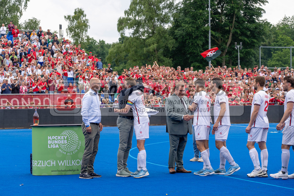 Final4_20250601-1528-HK108806 | Krefeld, Deutschland, 01.06.2025:  Feldhockey Final4 2025 – „Deutsche Feldhockey-Meisterschaften 2025“ Crefelder HTC - Rot-Weiss Köln (Finale Herren) im Gerd-Wellen-Hockeyanlage am 01.06.2025 in Krefeld, Deutschland. (Foto von Kramhöller/Fehrmann/Kaste)Krefeld, Germany, 01.06.2025: Feldhockey Final4 2025 – „Deutsche Feldhockey-Meisterschaften 2025“ Harvestehuder HTC - Düsseldorfer HC (Finale Damen) in Gerd-Wellen-Hockeyanlage at 01.06.2025 in Krefeld, Deutschland. (Foto from Kramhöller/Fehrmann/Kaste)
