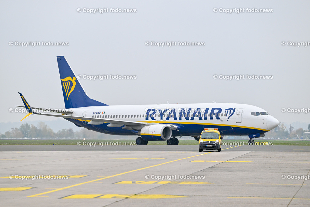 Linz Airport - Comeback Ryanair_ 08.11.2024-13 | 08.11.2024, Linz Hoersching, AUT, Linz Airport - Comeback Ryanair, im Bild Ankunft des Ryan Air Fluges am Flughafen Linz 