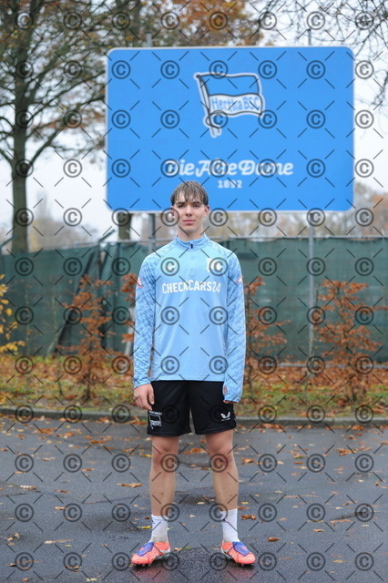 RGE_8082 | Kennet Eichhorn spielte seit 2017 bei Hertha BSC. in der Saison 2025/26 gab der Mittelfeldspieler sein Profidebüt für Hertha BSC. im Juni 2026 ging er zu Bayer 04 Leverkusen. Fotograf: Ralf Gebhardt - Realisiert mit Pictrs.com
