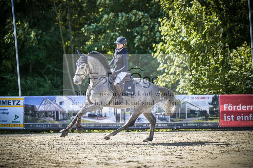 DOS_8895 | Entdecke hochwertige Reitturnierfotos von Foto Oger. Professionell, emotional und authentisch – jetzt Lieblingsmomente im Shop bestellen.Deutschlandweite Turnierfotografie. - Realisiert mit Pictrs.com
