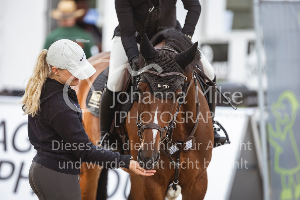 240714_BHO_M2-Spr-2-329 | Deine schönsten Turniermomente als professionelle Fotos! Entdecke hochwertige Pferdesport-Fotografie im Online-Shop. Jetzt Fotos finden & bestellen!