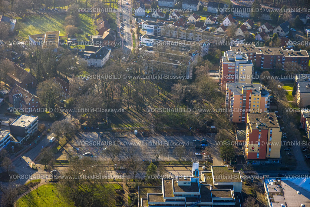 Hamm240100106 | Luftbild, Wohngebiet Hohenhöveler Hochhäuser und Waldstück An den Eichen, Parkplatz Friedrich-Wilhelm-Raiffeisen-Platz, Bockum-Hövel, Hamm, Ruhrgebiet, Nordrhein-Westfalen, Deutschland
