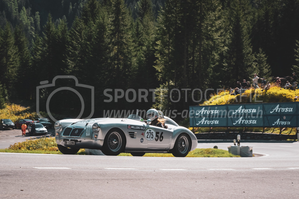 21. Arosa ClassicCar 2025 - 6. =September= 2025 | Iris Kramer aus Erlenbach (SUI) in einem MG A Racing aus dem Jahre 1956 mit Startnummer 275 am Arosa ClassicCar 2025 in der Kategorie Classic Trophy..@arosaclassiccar, @arosa.official, #arosaclassiccar, #arosa, #76curves, #classiccarBild: Sportfotografie Markus Aeschimann | www.markus-aeschimann.ch - Realisiert mit Pictrs.com