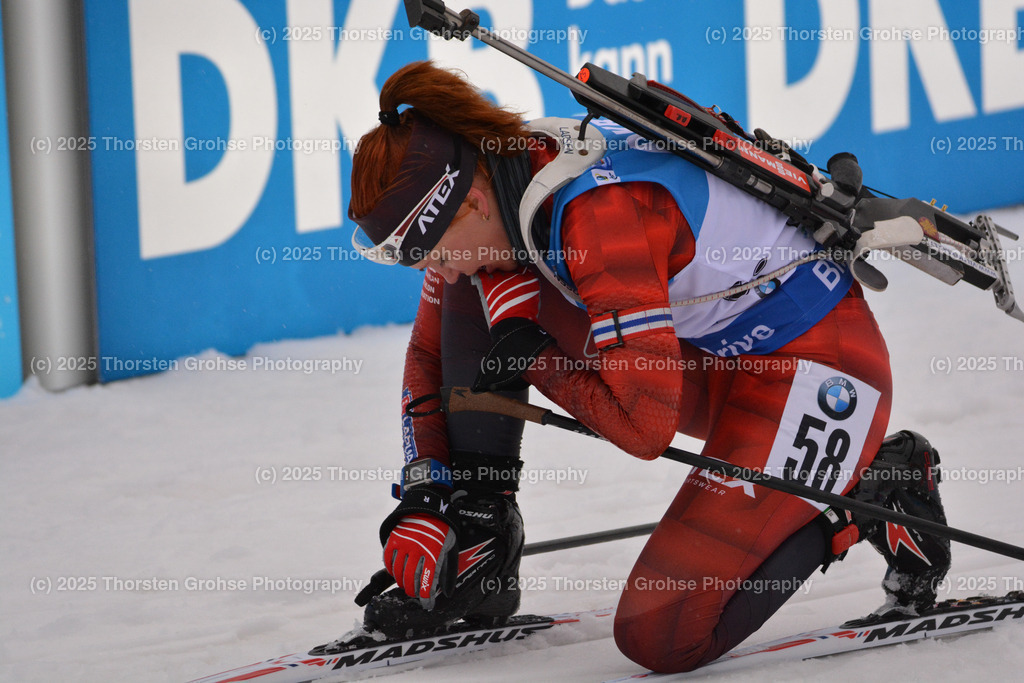 IBU WC Biathlon Oberhof 2018 | RASIMOVICIUTE Diana (LTU) im Ziel (Platz 77); IBU WC Biathlon Oberhof 2018, 7.5 km Sprint Frauen am 04.01.2018 in der DKB Ski Arena in Oberhof, (Deutschland) - Realisiert mit Pictrs.com