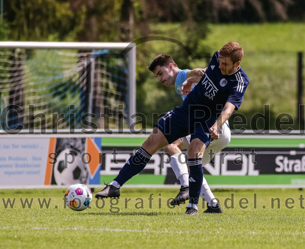 2023-08-26_016_FC_Langengeisling_gegen_TuS_Raubling | Erding, Deutschland, 26.08.2023:
Fußball, Bezirksliga Oberbayern Ost 2023 / 2024, 6. Spieltag, FC Langengeisling gegen TuS Raubling, Endergebnis: 2:0

Paul Bucher (FC Langengeisling, #18), Dominic Reisner (TuS Raubling, #31)

Foto: Christian Riedel / fotografie-riedel.net